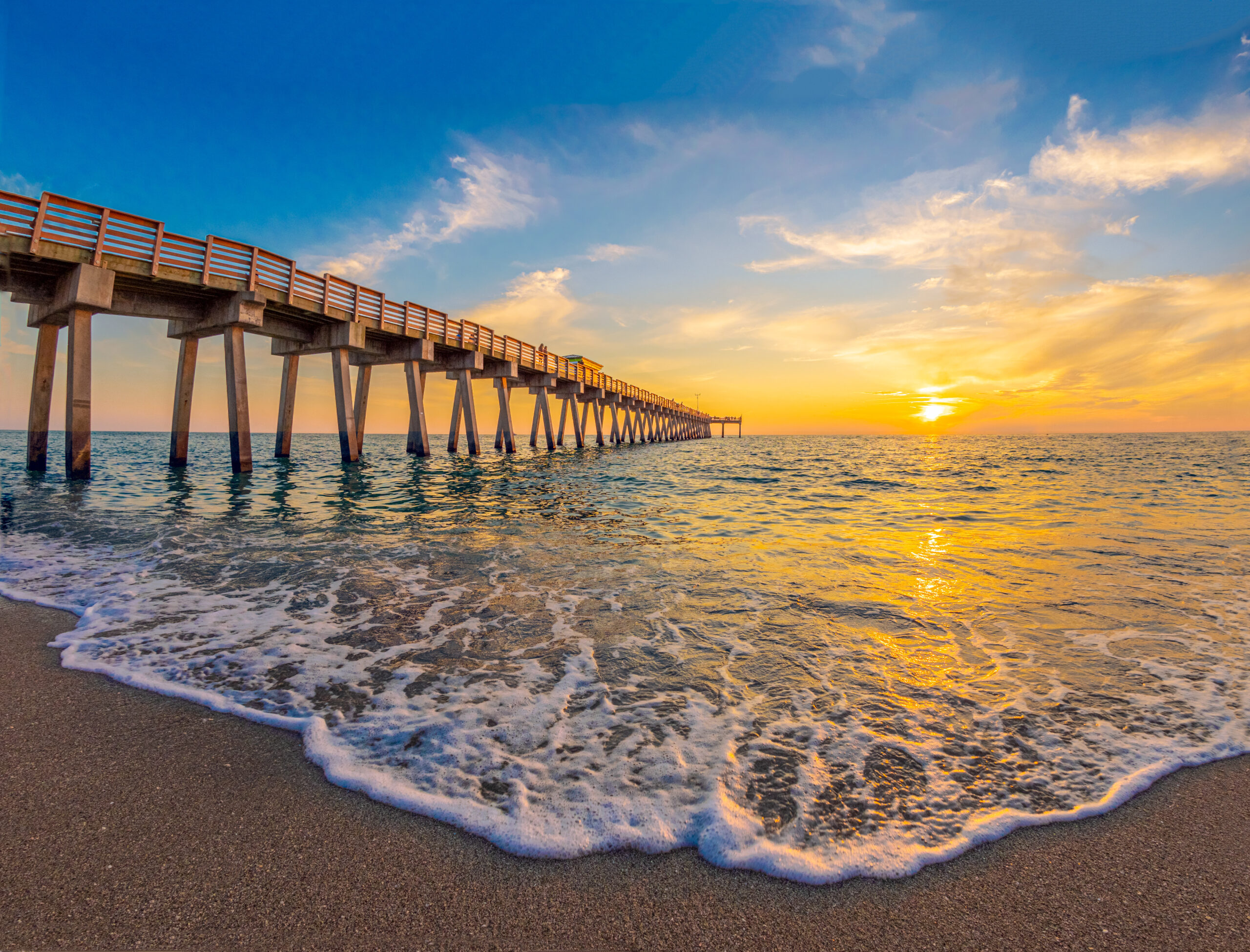 Small wave at Vencie Pier on the Gulf of Mexico in Venice in southwest Florida